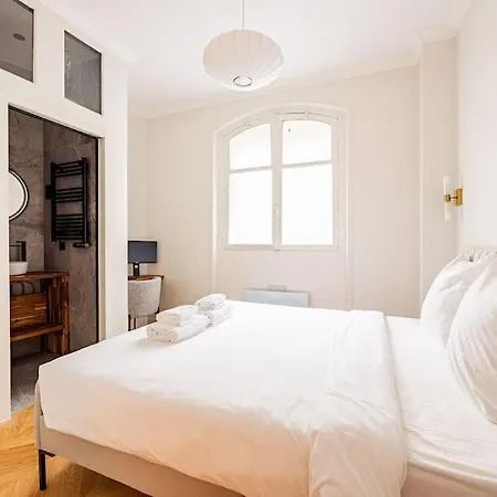 Amazing # 5bedrooms #paris 16 #trocadero Parigi